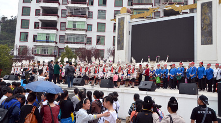 苗族姊妹節(jié)開幕 貝塔斯瑞保駕護(hù)航