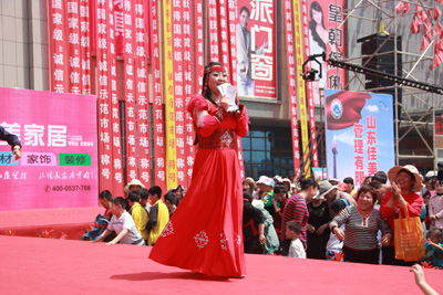 貝塔斯瑞唱響佳美家居群星演唱會